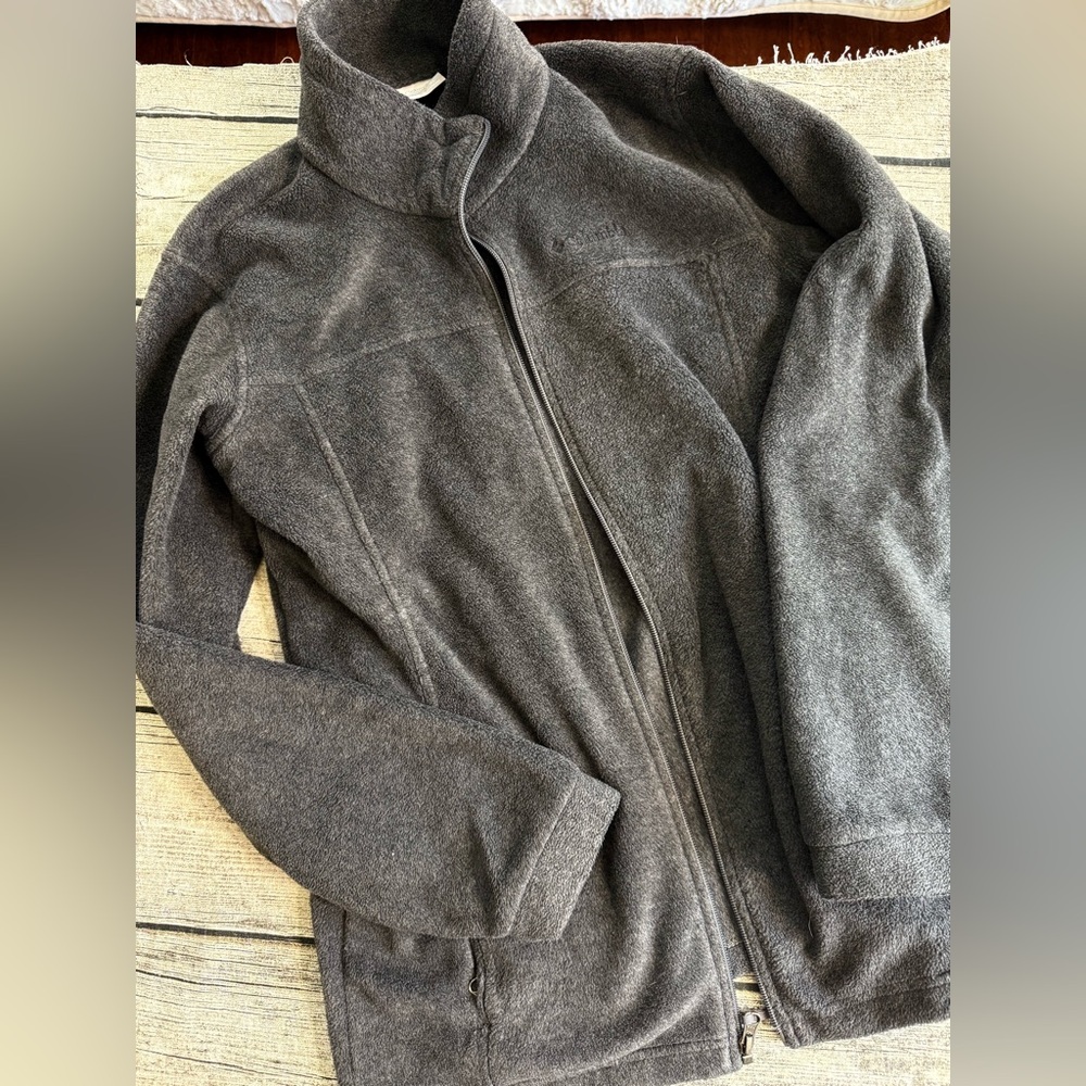 Columbia youth zip up fleece jacket. Youth size XL (18-20) Like new. Dark gray